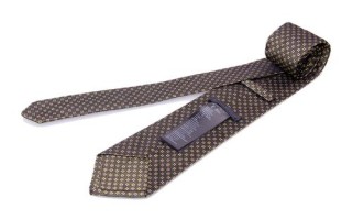 普拉达领带：不仅是身份的象征还是品味的选择